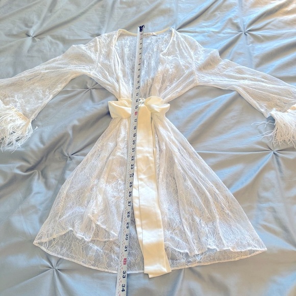 Rya Collection Women’s White Lace Feathered Trim Robe Attached Satin Belt S NWOT - Picture 6 of 11